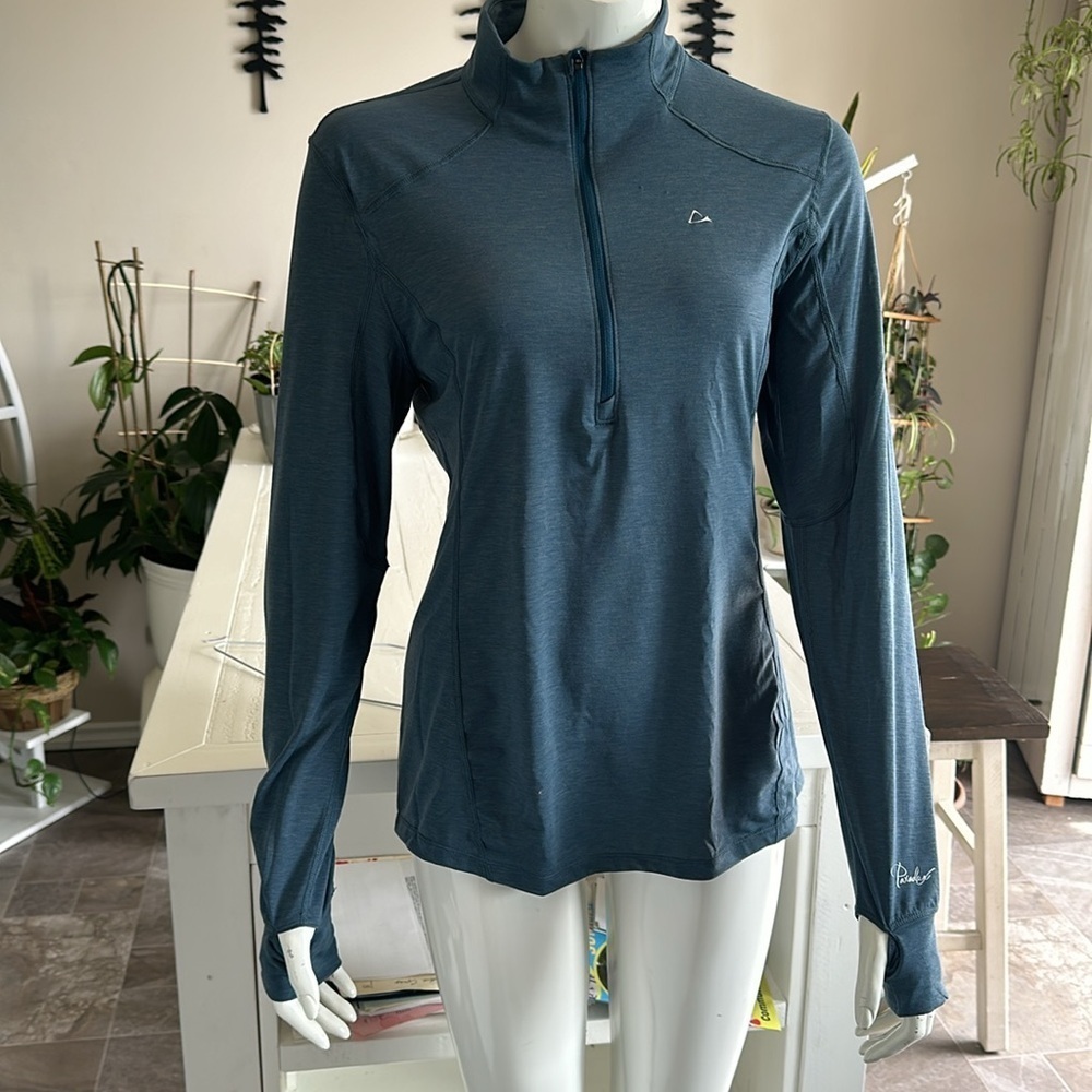 Paradox M, Base layer top dri release Repreve long sleeve with thumb holes NWT